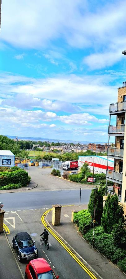 Elegant 2 Bedroom City Centre Apartment - Free Parking - Private Balcony Edimburgo Exterior foto