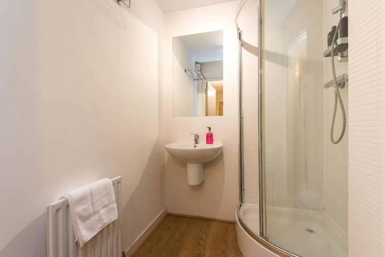 Elegant 2 Bedroom City Centre Apartment - Free Parking - Private Balcony Edimburgo Exterior foto